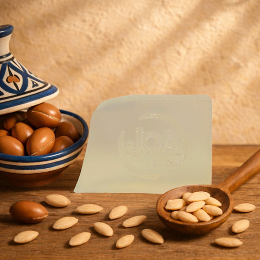 Savon Argan Joa Savon avec graines d’argan dans une ambiance chaleureuse et authentique